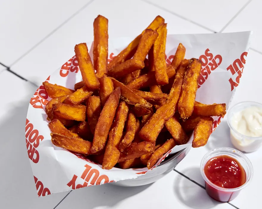 Frites de patates douces - menu CRISPY SOUL, poulet frit halal et waffle burgers