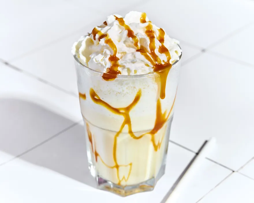 Milkshake Caramel Beurre Salé - menu CRISPY SOUL, poulet frit halal et waffle burgers